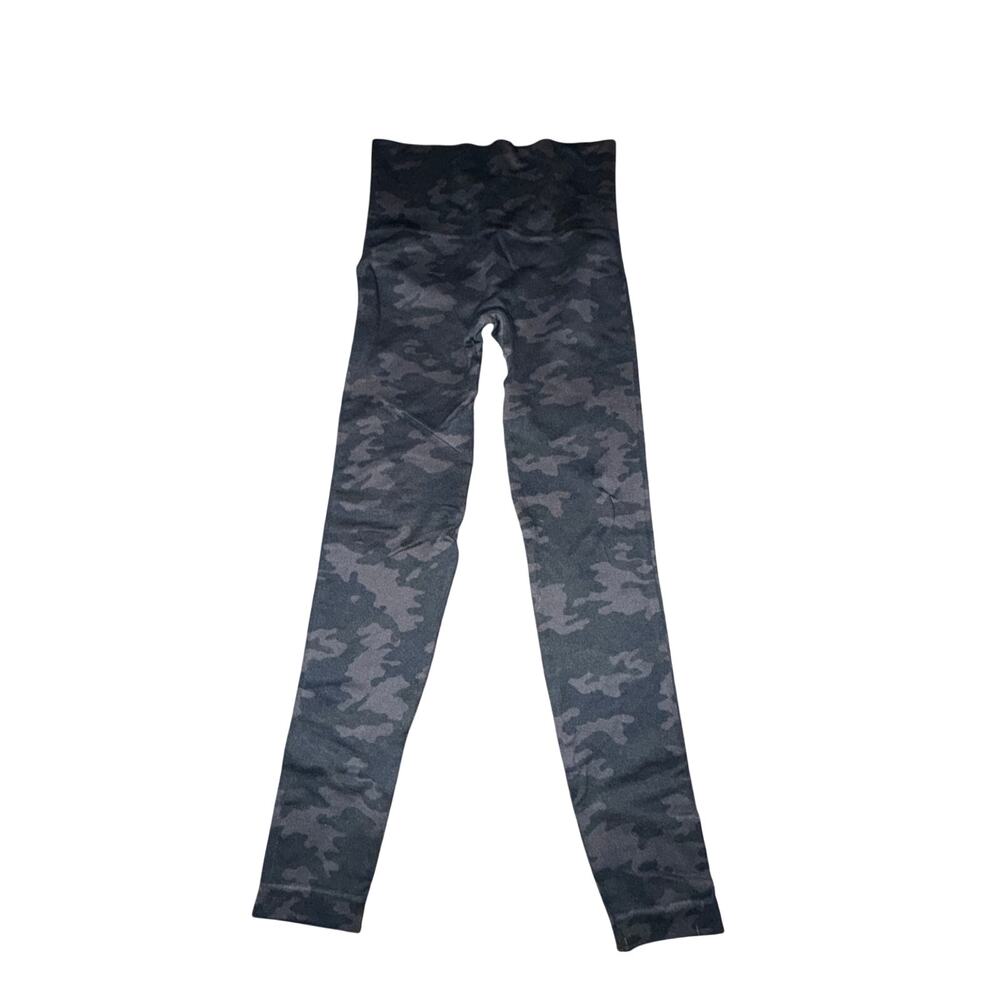 Spanx Look At Me Now Seamless Leggings Women's Size S Black Camouflage